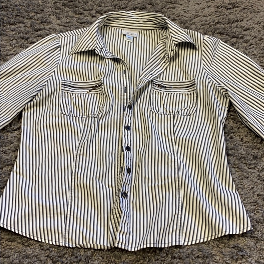 Gorgeous button up blouse